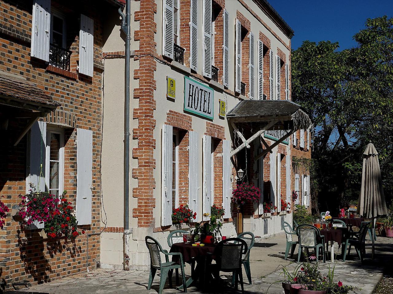 Hotel Restaurant La Sauldraie Salbris Exterior photo